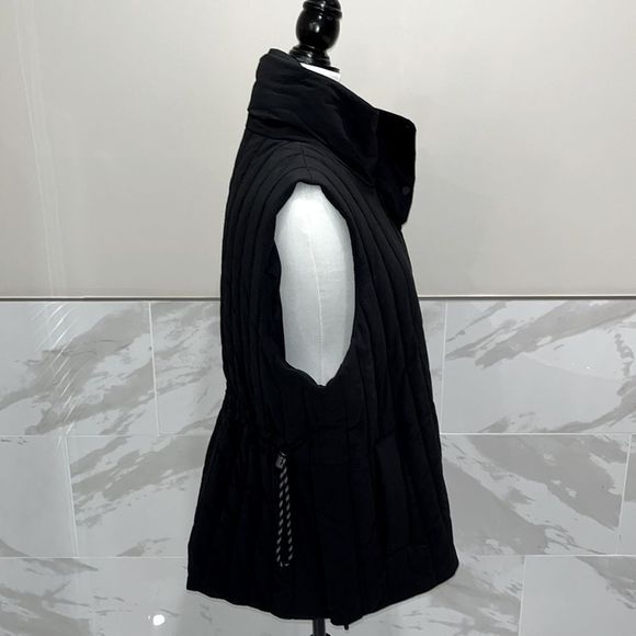lululemon athletica Black Quilted Vest - Picture 7 of 11